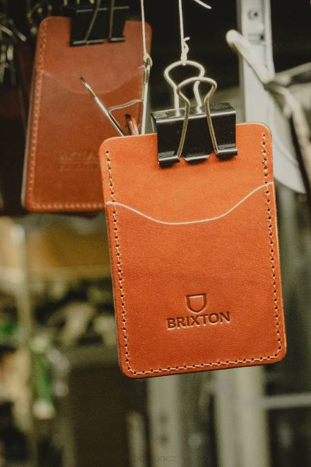 hnědý Brixton x Artifact unisex kožená peněženka na karty 4DHP371 Příslušenství