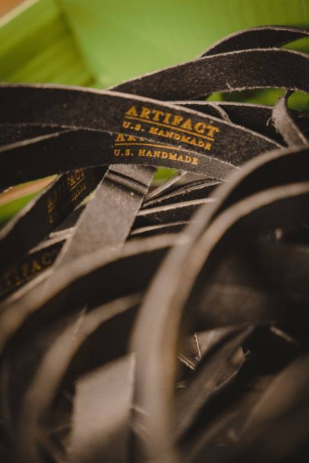 Černá Brixton x Artifact unisex kožený nastavitelný pásek na klobouk 4DHP372 Příslušenství
